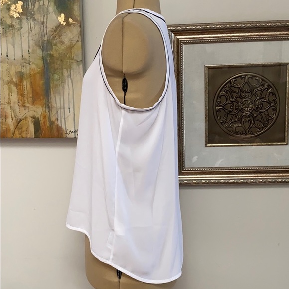 Banana Republic NWOT lightweight sleeveless top - Picture 2 of 6